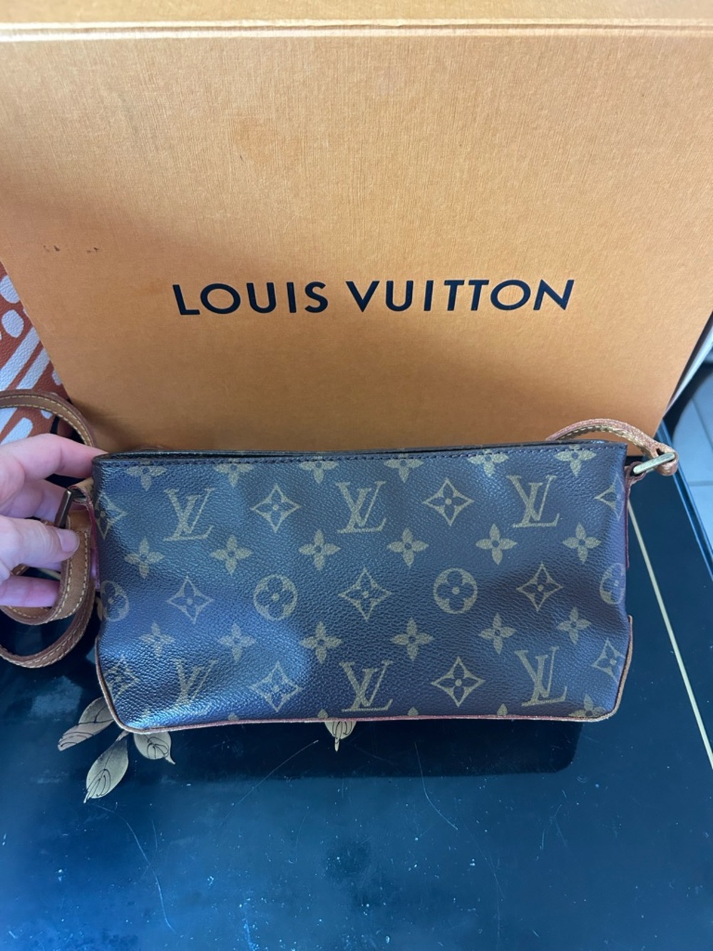 Louis Vuitton trotteur crossbody